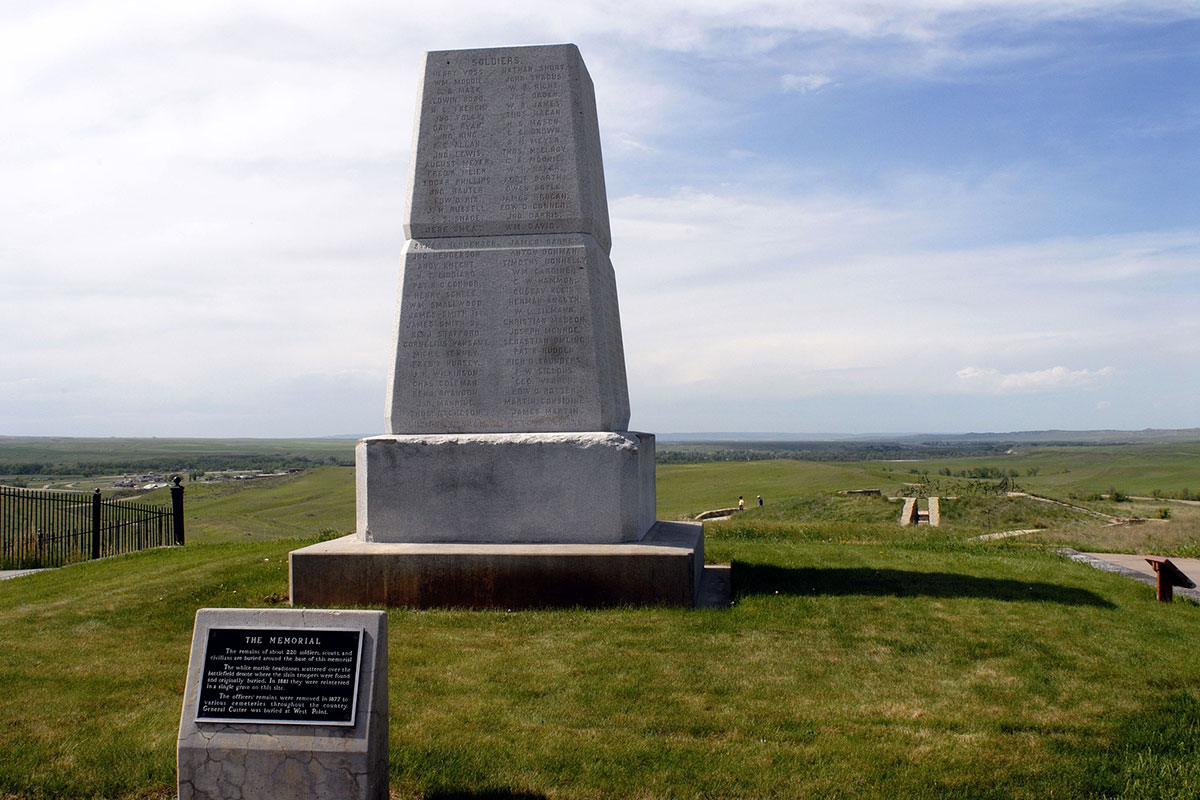 monument-to-the-fallen-soldiers monument to the fallen soldiers of the Battle of the Little Bighorn
